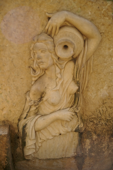 PICT1965 small VRISES WOMAN STATUE.jpg - 152585 Bytes